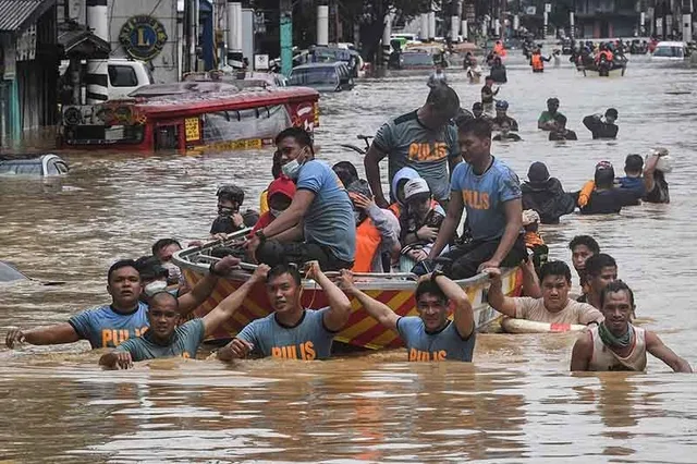 afp-resuers-rubber-boat-marikina-2020-11-12-15-57-54-34793507382671915263605.webp