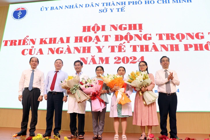 anh-6-khen-thuong-ekip-read-only-17046814183191529086268.webp