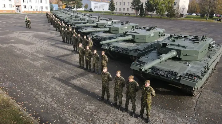 armada-leopard-tank-2a4.webp