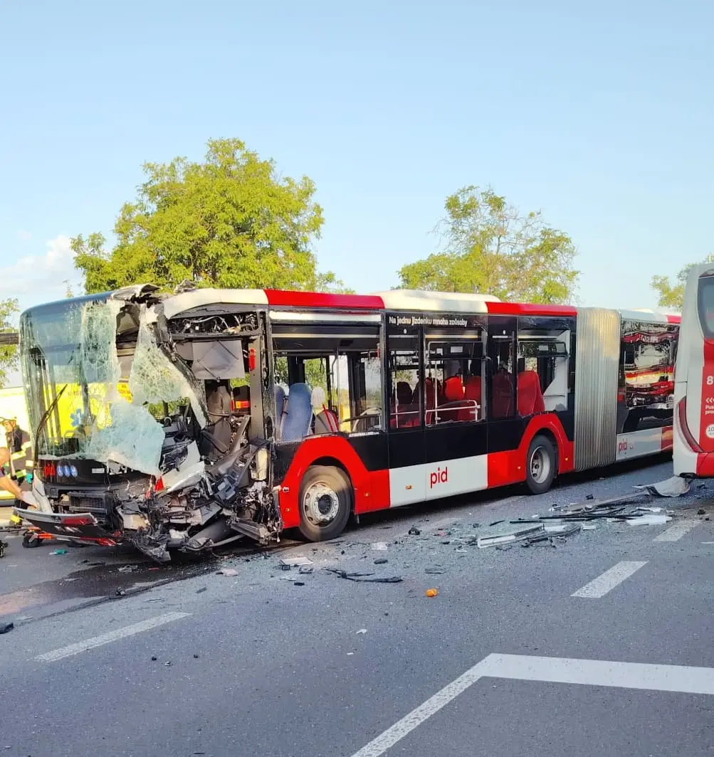 autobus-lidice-nehoda.webp