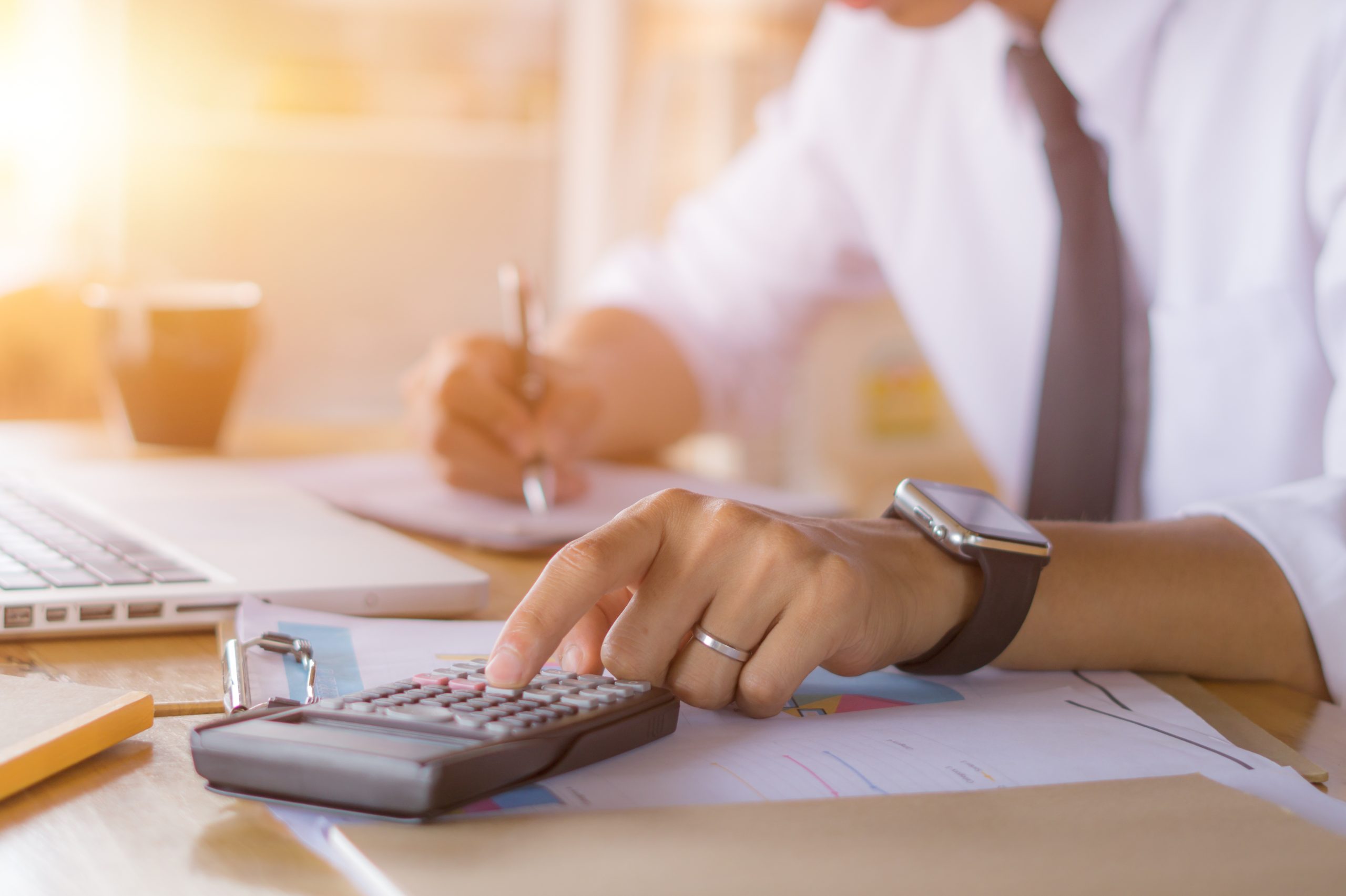 b3116f7a-finance-podnikatel-kalkulacka-ucetnictvi-shutterstock_769950046-scaled.jpg