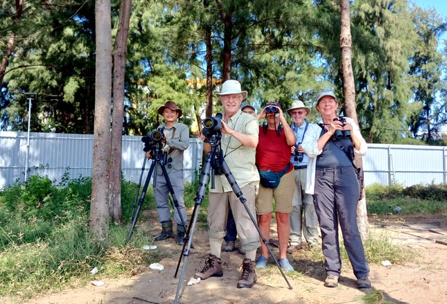 bird-watching-7497-6797.jpeg