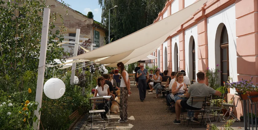 bistro-karel-garden-qijbj.webp