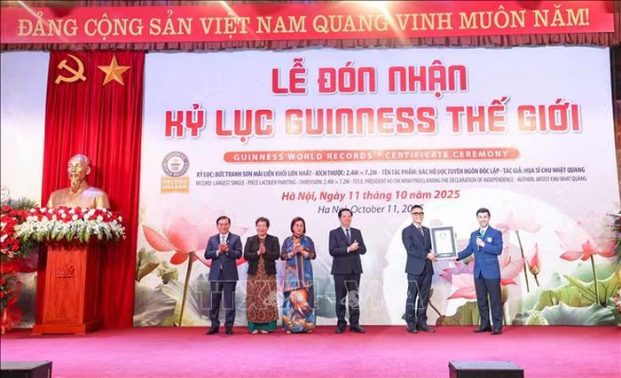 buc tranh.avif