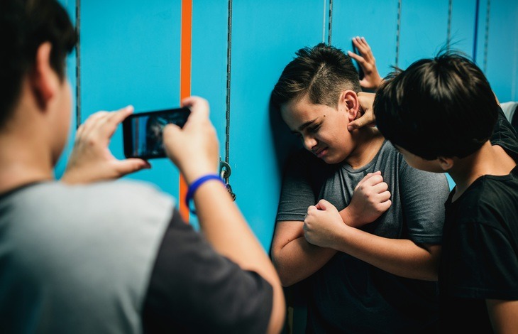 bullying-hallway-1777996104320304551185.jfif