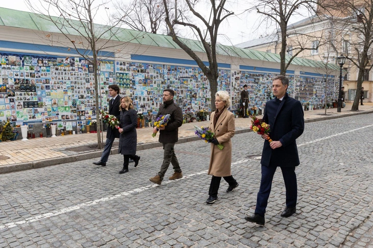 cac-lanh-dao-dat-vong-hoa-o-kiev-1708790690263643307744.webp