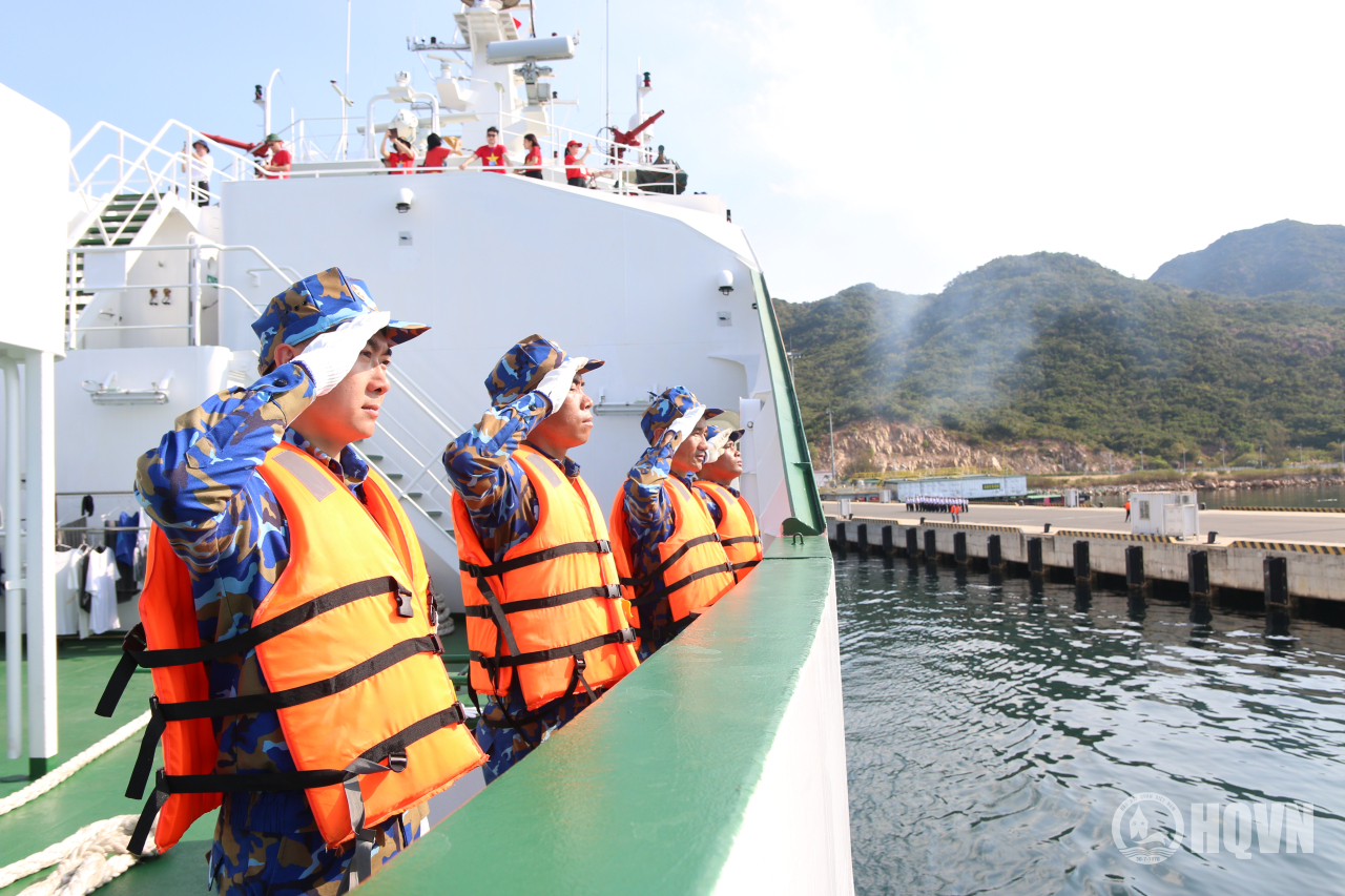 chào đất liền.jpeg