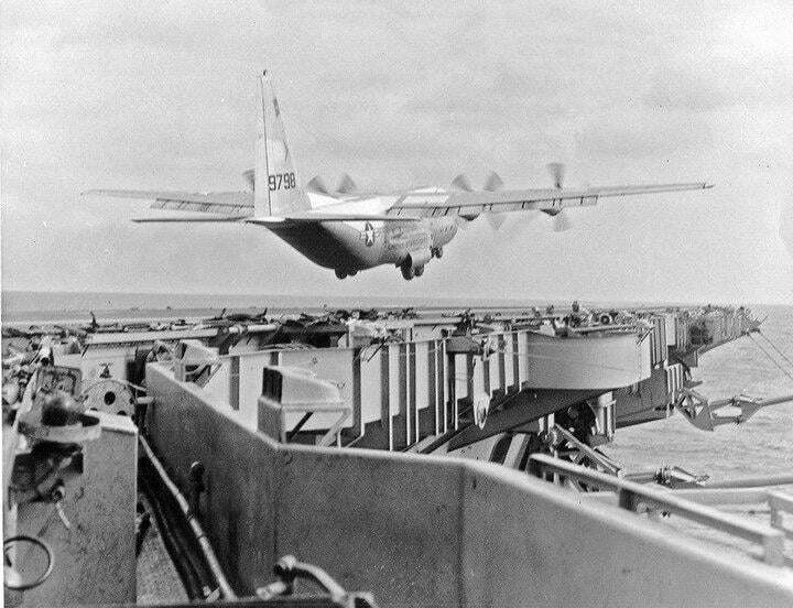 chiec-kc-130-cat-canh-tren-tau-san-bay-uss-forrestal-nam-1963-21380681.jpg