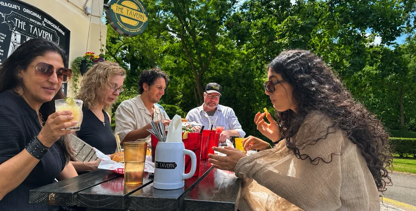 chill-parkside-vibes-with-friends-at-the-tavern-ausdt.webp