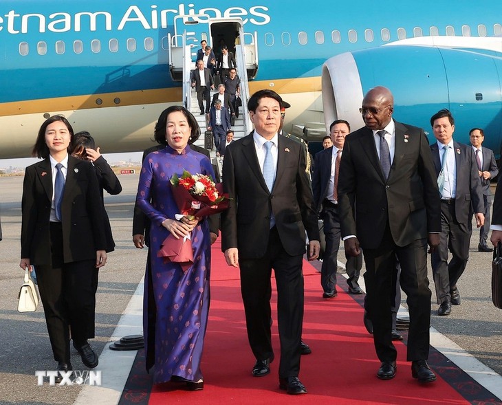chu-tich-nuoc-angola-17545233486381982284800.jpg