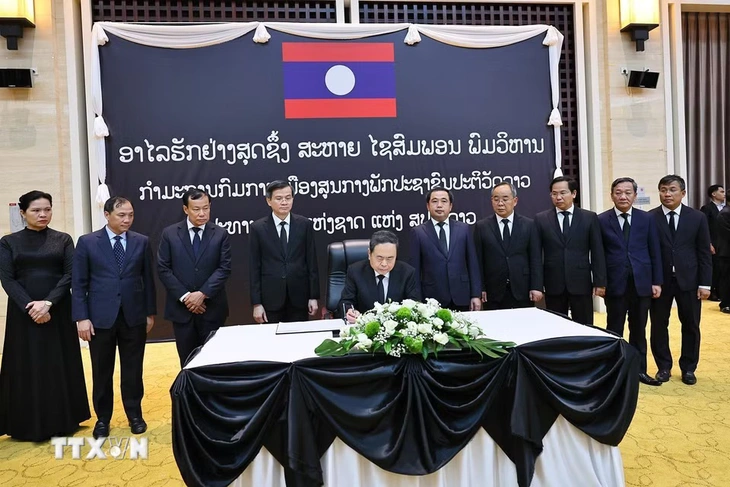 chu-tich-quoc-hoi-tran-thanh-man-vieng-chu-tich-quoc-hoi-lao8-17862706355211632284528.webp