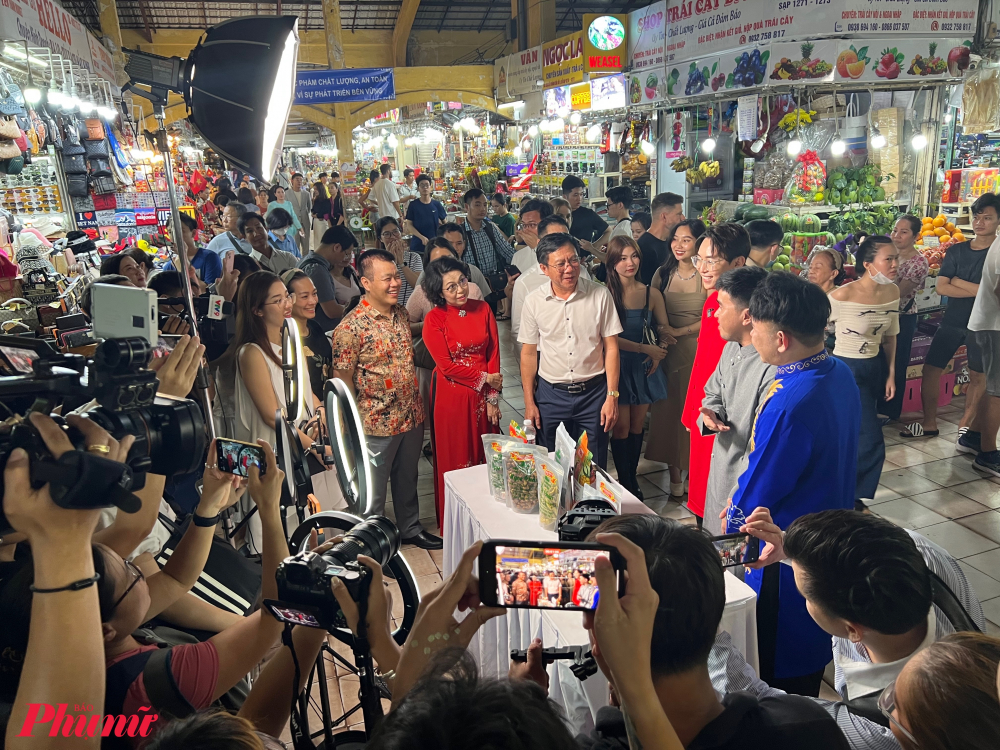 chu-tich-ubnd-tphcm-phan-van-_611703150832.jpg