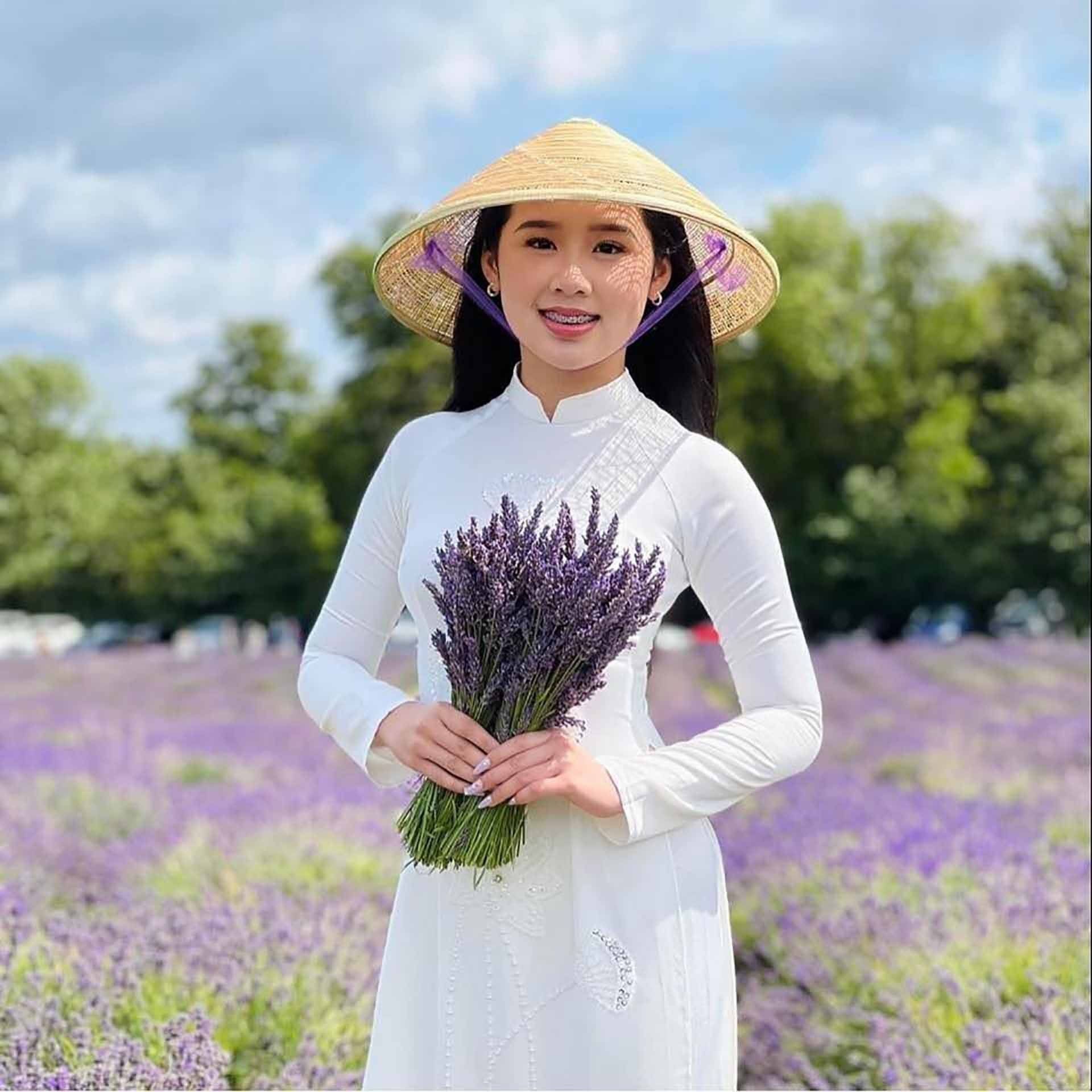 co-gai-gan-ket-van-hoa-viet-anh-20230907145417.jpg