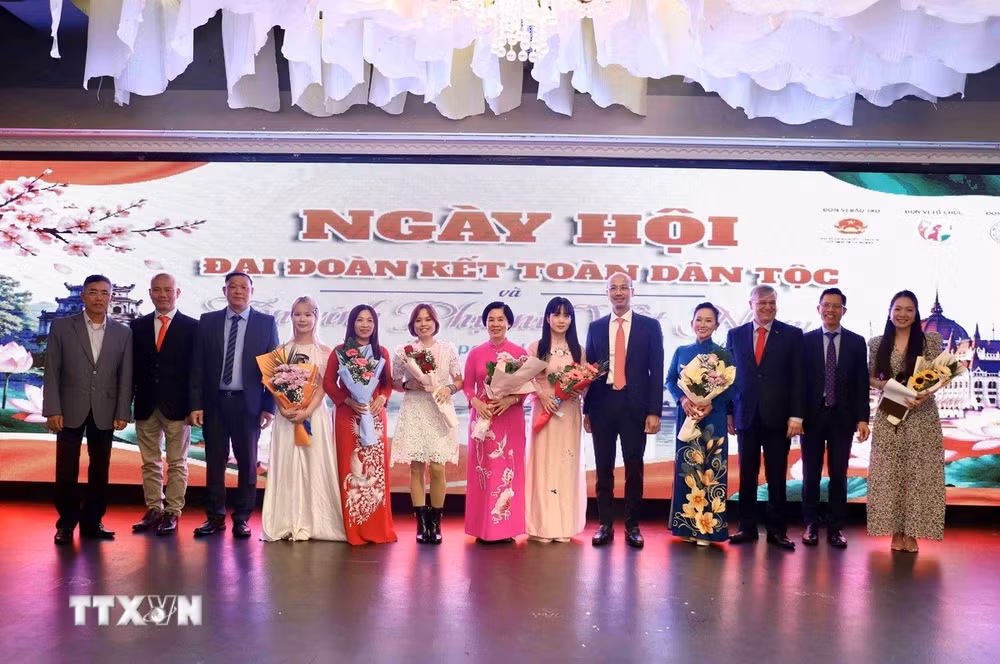 cong-dong-nguoi-viet-tai-hungary-to-chuc-ngay-hoi-dai-doan-ket-dan-toc3.avif