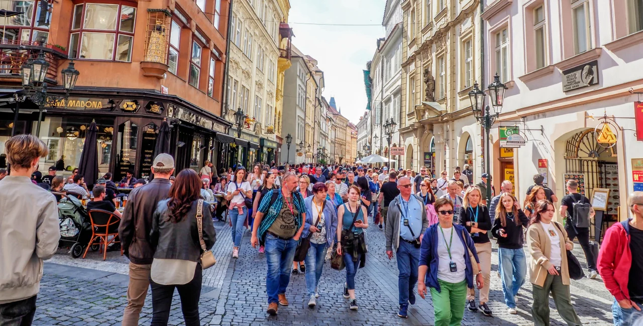 crowd-of-people-in-prague-photo-shutterstock-igorgolovniov-ybean.webp