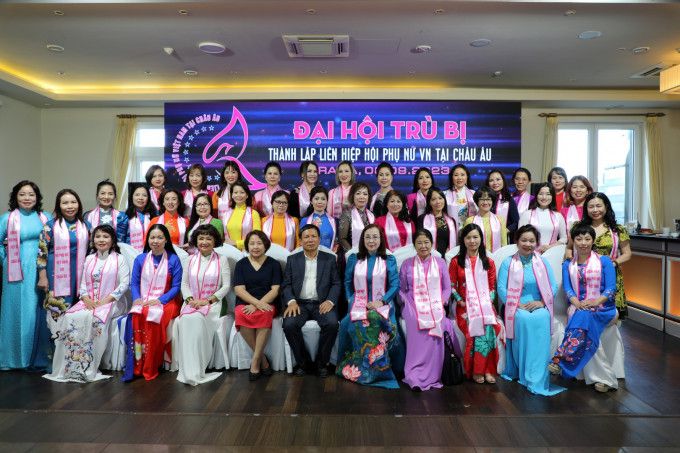 dai-hoi-tru-bi-thanh-lap-lien-hiep-hoi-phu-nu-viet-nam-toan-chau-au-thanh-cong-tot-dep-1694215441.jpg
