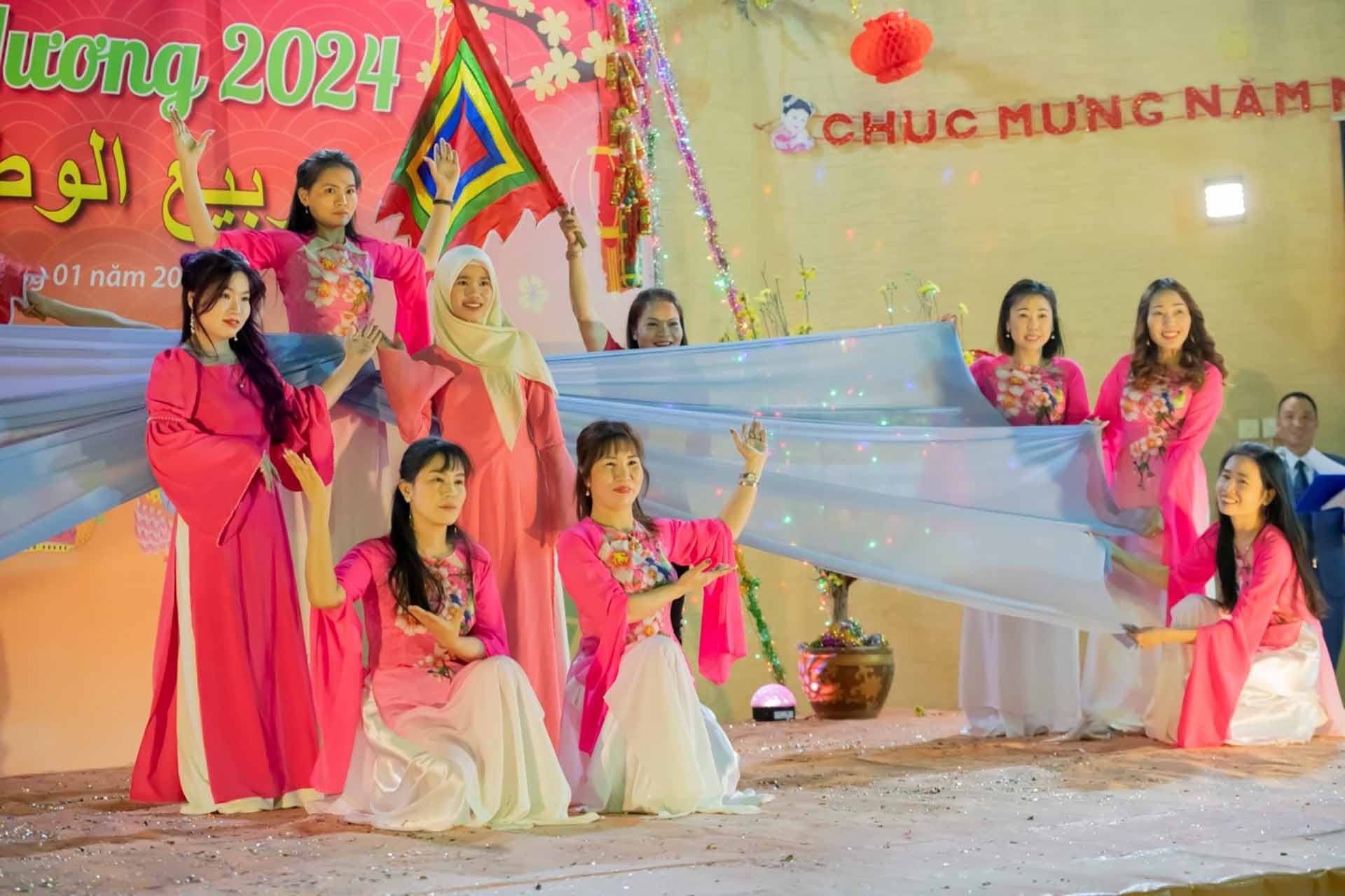dai-su-quan-viet-nam-tai-saudi-arabia-to-chuc-chuong-trinh-xuan-que-huong-giap-thin-2024-20240123170649.jpg