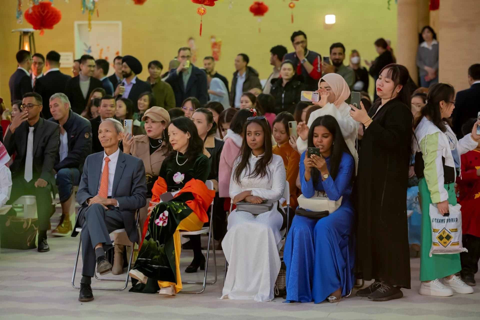 dai-su-quan-viet-nam-tai-saudi-arabia-to-chuc-chuong-trinh-xuan-que-huong-giap-thin-2024-20240123170710.jpg