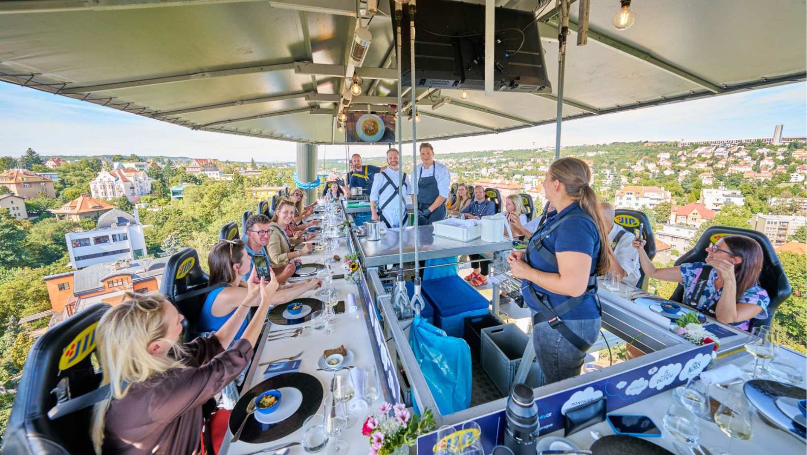 dinner-in-the-sky-prague.jpg