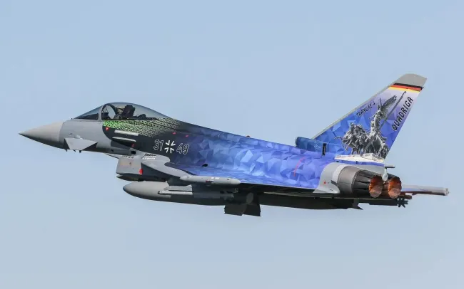 duc-24b440ef-007a-4bfc-8fc1-940da601ed64-5d0ee03d-5523-466a-92a3-c2c28c36e544.jpg