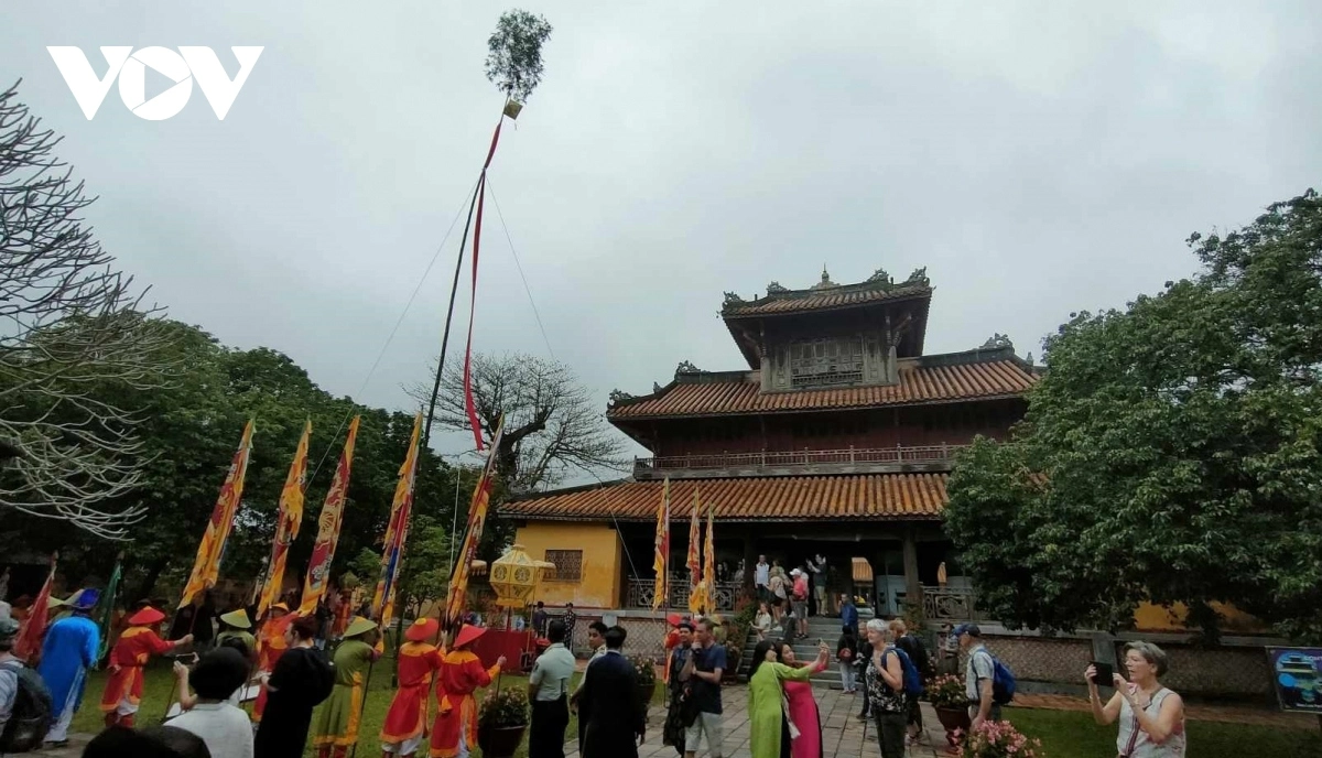 dung_neu_tai_thai_to_mieu_dai_noi_hue.webp