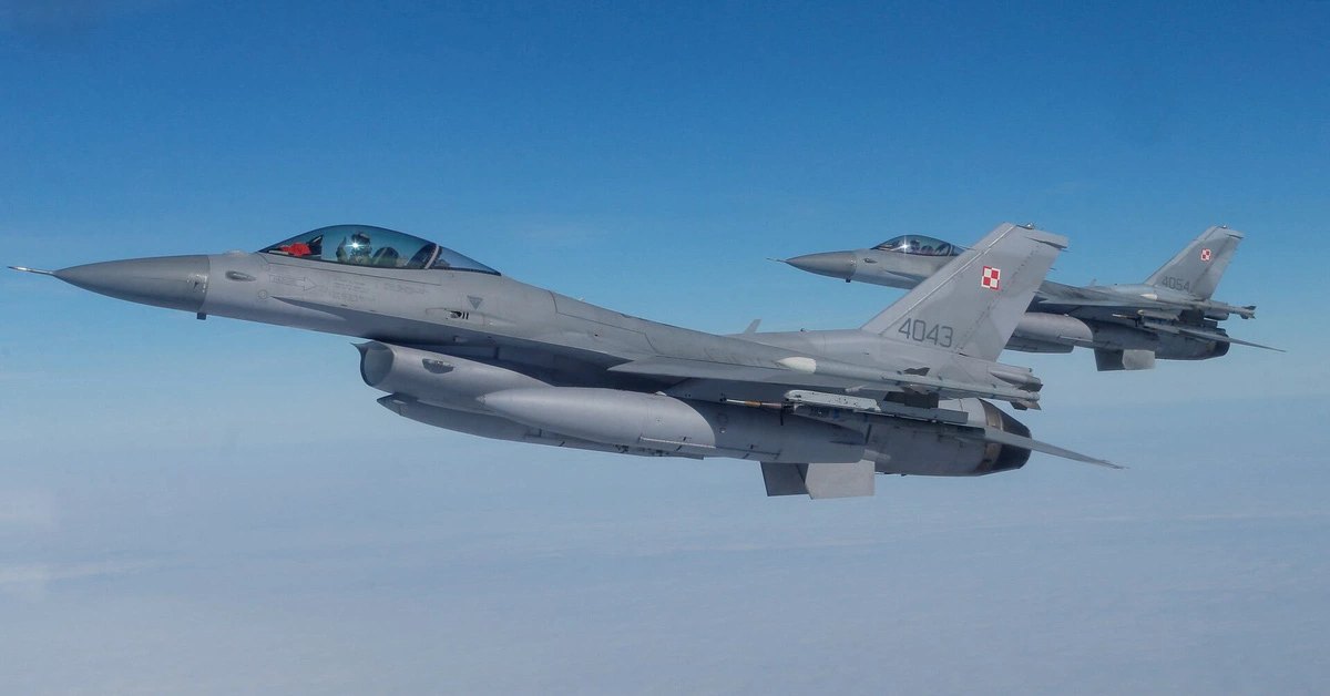 f-16-17249735693491350105046.jpg.webp
