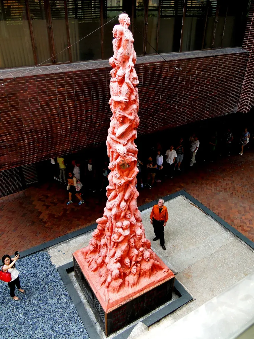 galsciot-and-orange-pillar-20261007113614788.webp