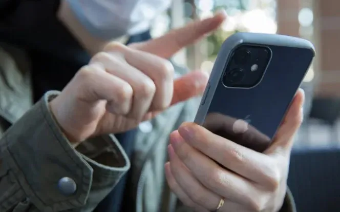 iphone-12-16945690609631509883715.webp