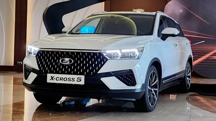 lada-x-cross-5-main-14494730.webp