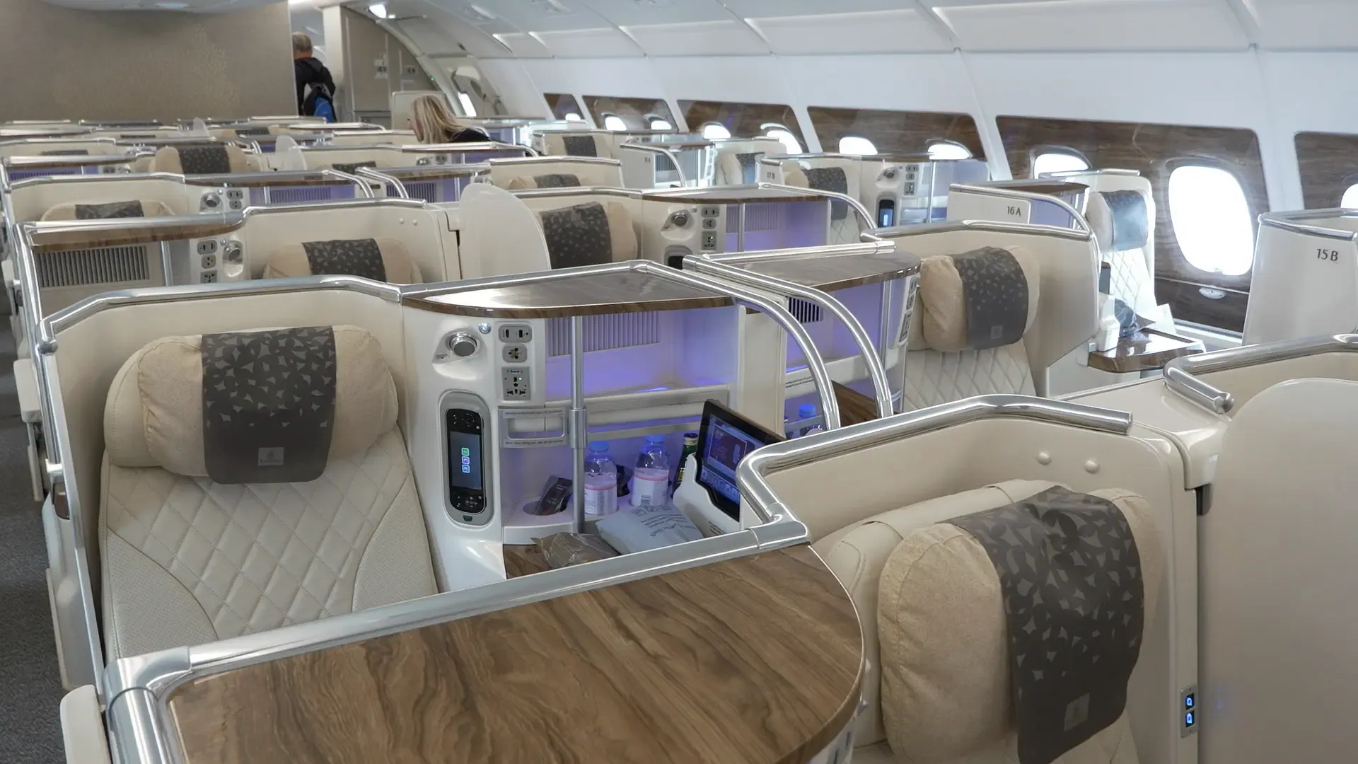 letadlo-renovace-premium-economy-airbus (7).webp