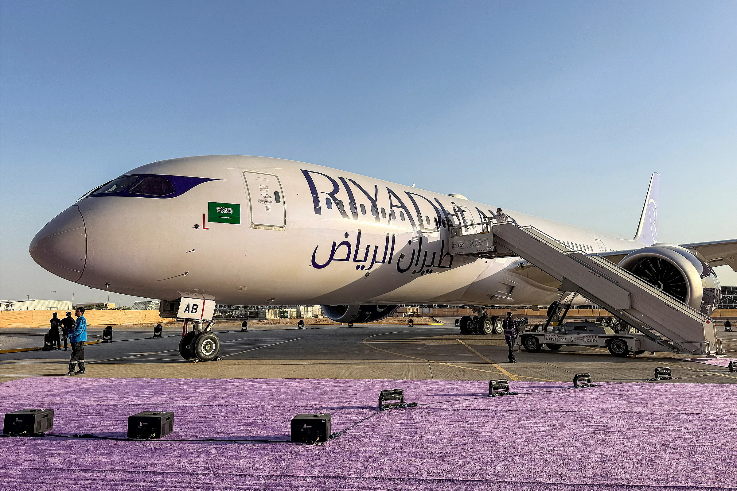 Một chiếc Boeing 787-9 của hãng hàng không Riyadh Air trên đường băng sân bay quốc tế King Khalid ở thủ đô Riyadh, Arab Saudi ngày 7/6.