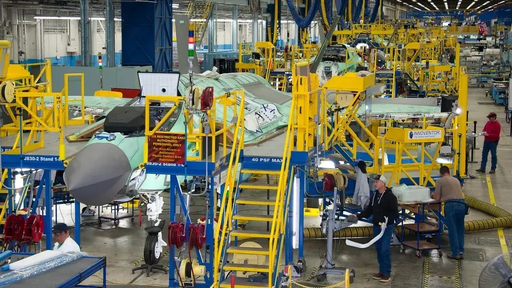 Bên trong nhà máy lắp ráp tiêm kích F-35 tại Fort Worth, bang Texas, Mỹ.