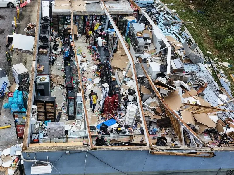 Bão Isaias gây thiệt hại trên diện rộng tại các bang Florida, Alabama, Georgia và Mississippi - Ảnh: AP