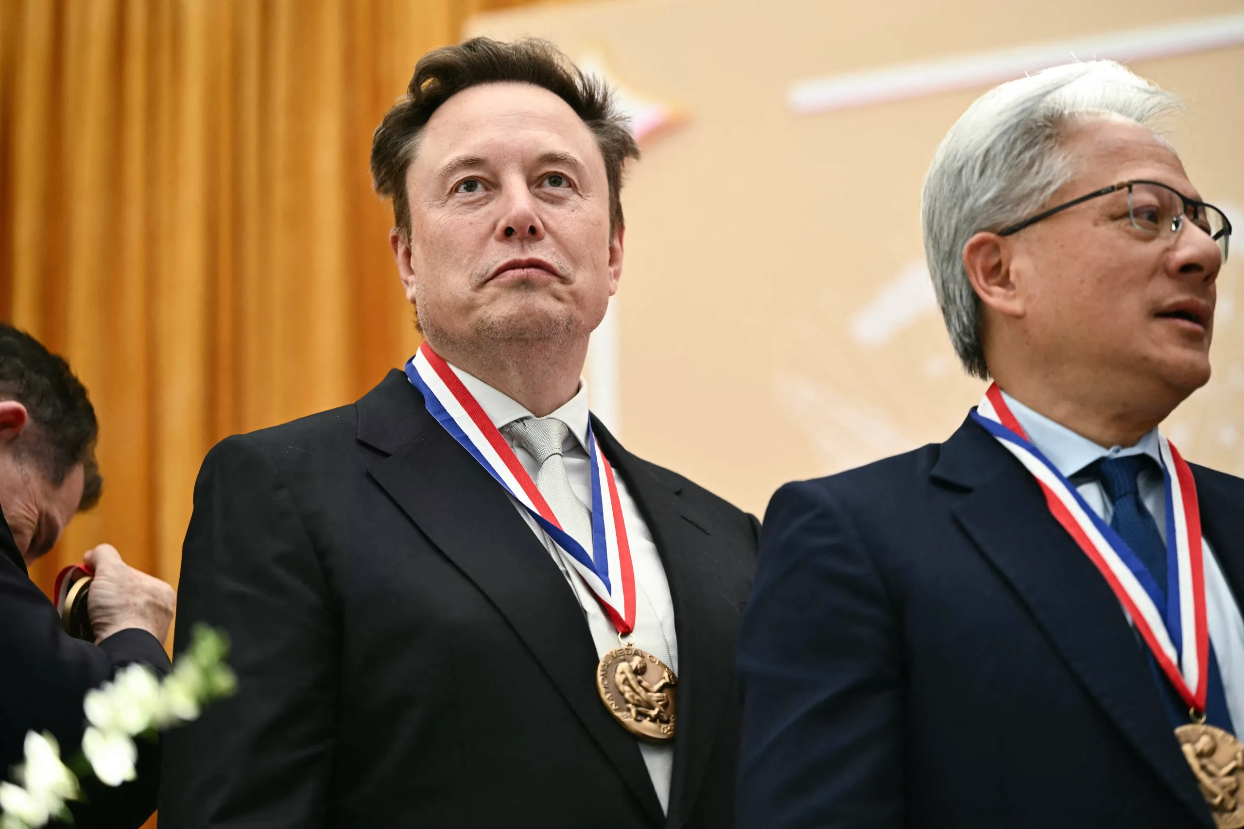 Tỉ phú Elon Musk nhận huân chương Khoa học Quốc gia ngày 8-10 - Ảnh: AFP