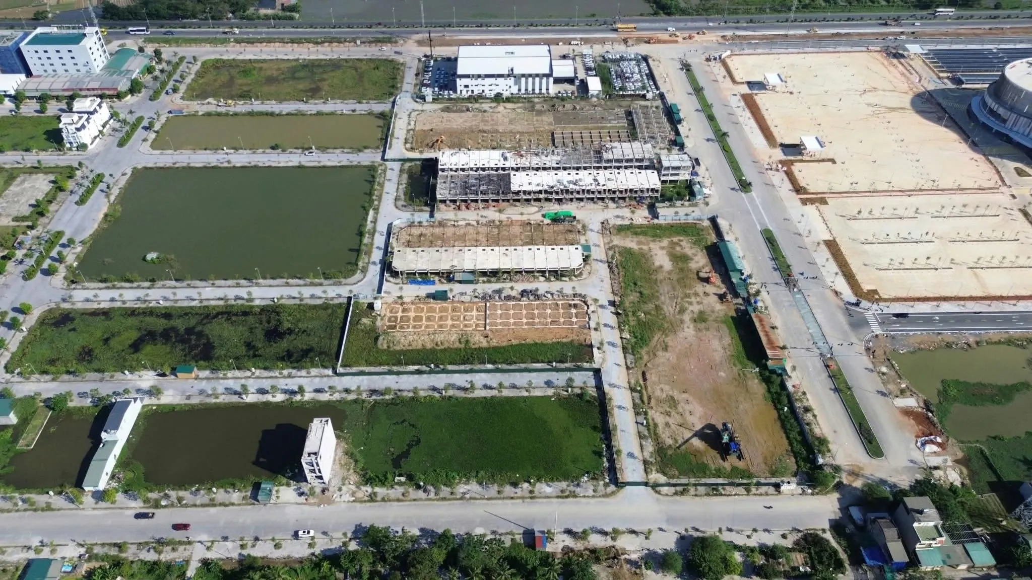 Theo kết luận điều tra, Công ty TNHH Tập đoàn Bất động sản Đông Á trúng đấu giá quyền sử dụng khu đất rộng gần 20.000m² để xây dựng khu dân cư 213 căn hộ liền kề, với tổng giá trị 255 tỉ đồng - Ảnh: THÀNH NAM