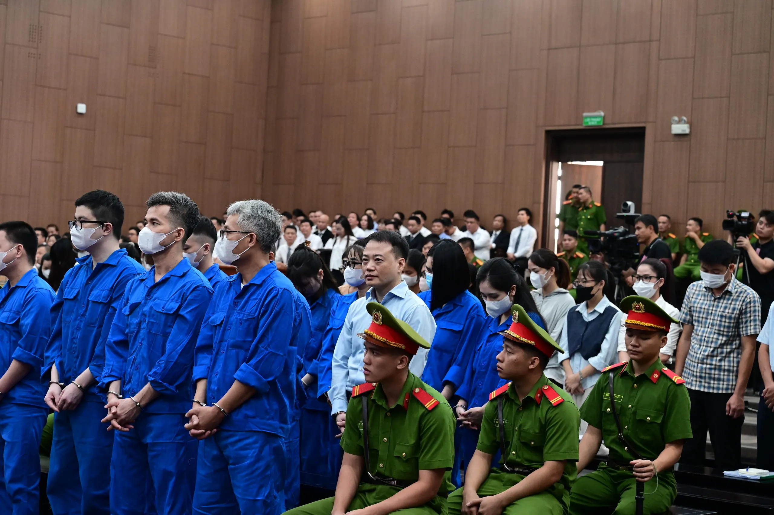 các bị cáo tại phiên tòa - Ảnh: GIANG LONG