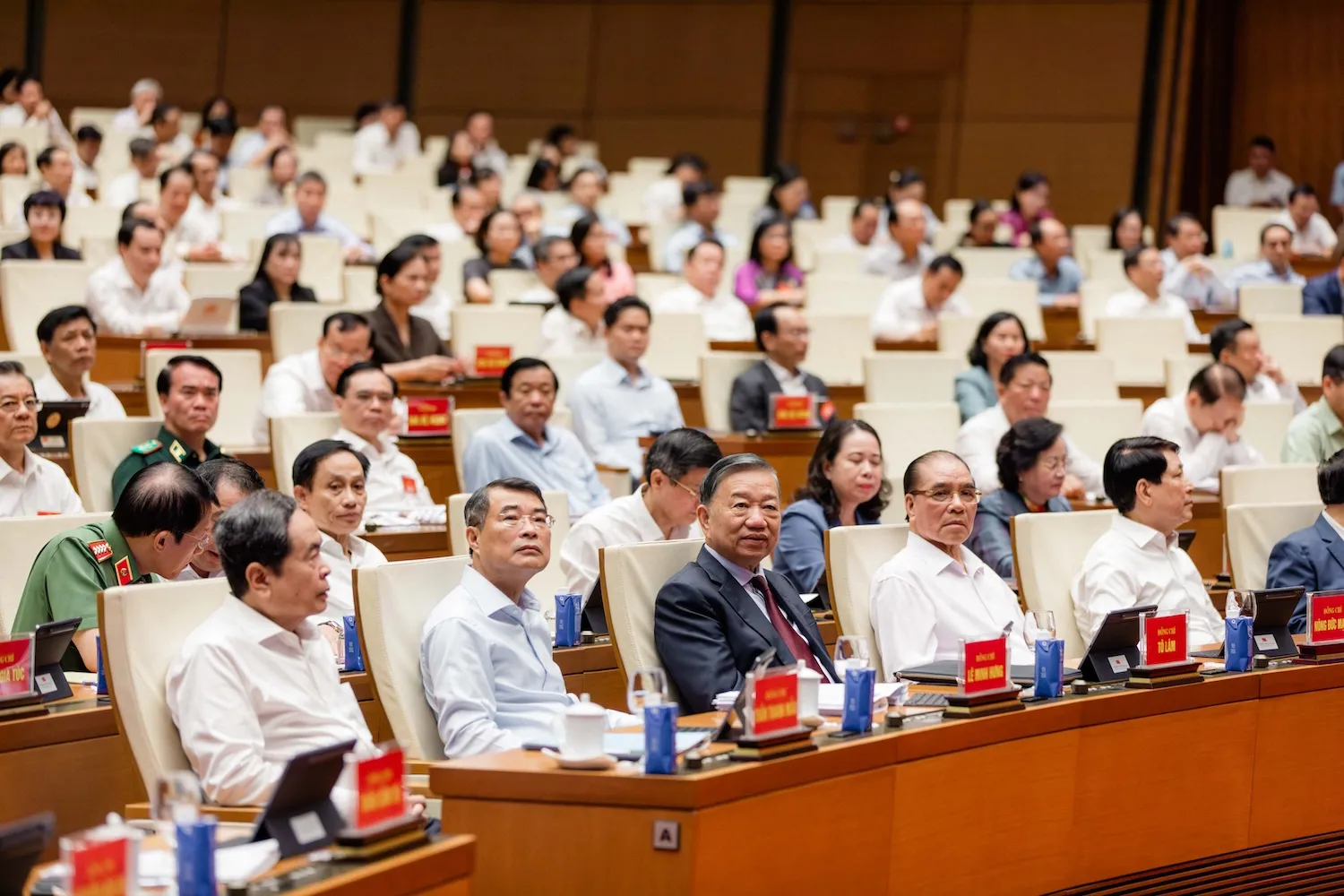 Tổng Bí thư, Chủ tịch nước Tô Lâm, Thủ tướng Lê Minh Hưng, Chủ tịch Quốc hội Trần Thanh Mẫn và các lãnh đạo, nguyên lãnh đạo Đảng, Nhà nước dự một hội nghị quán triệt toàn quốc - Ảnh: G.H