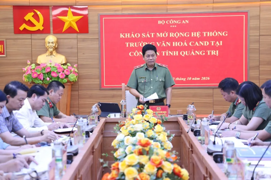 Thiếu tướng Nguyễn Hồng Nguyên đề nghị Công an tỉnh Quảng Trị đẩy nhanh các thủ tục thành lập trường - Ảnh: TRẦN KHÔI