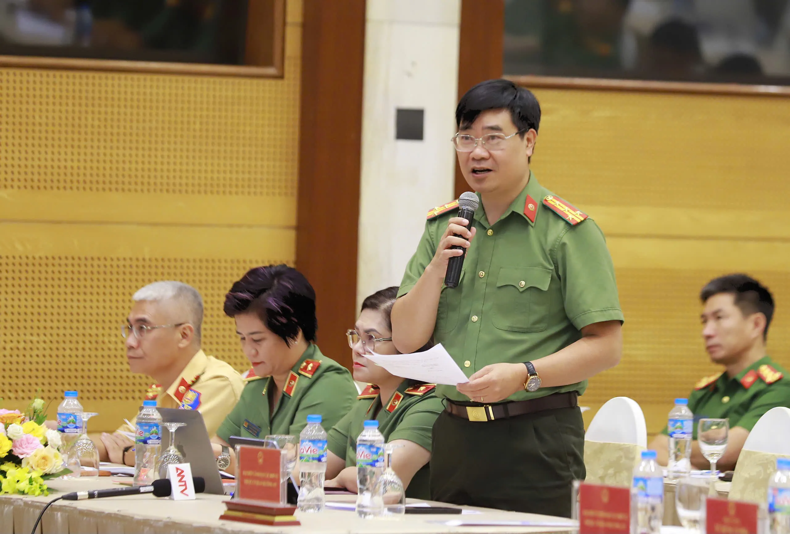 Đại tá Nguyễn Hồng Quân, Phó Cục trưởng cục An ninh mạng thông tin tại diễn đàn - Ảnh: ANH HƯNG