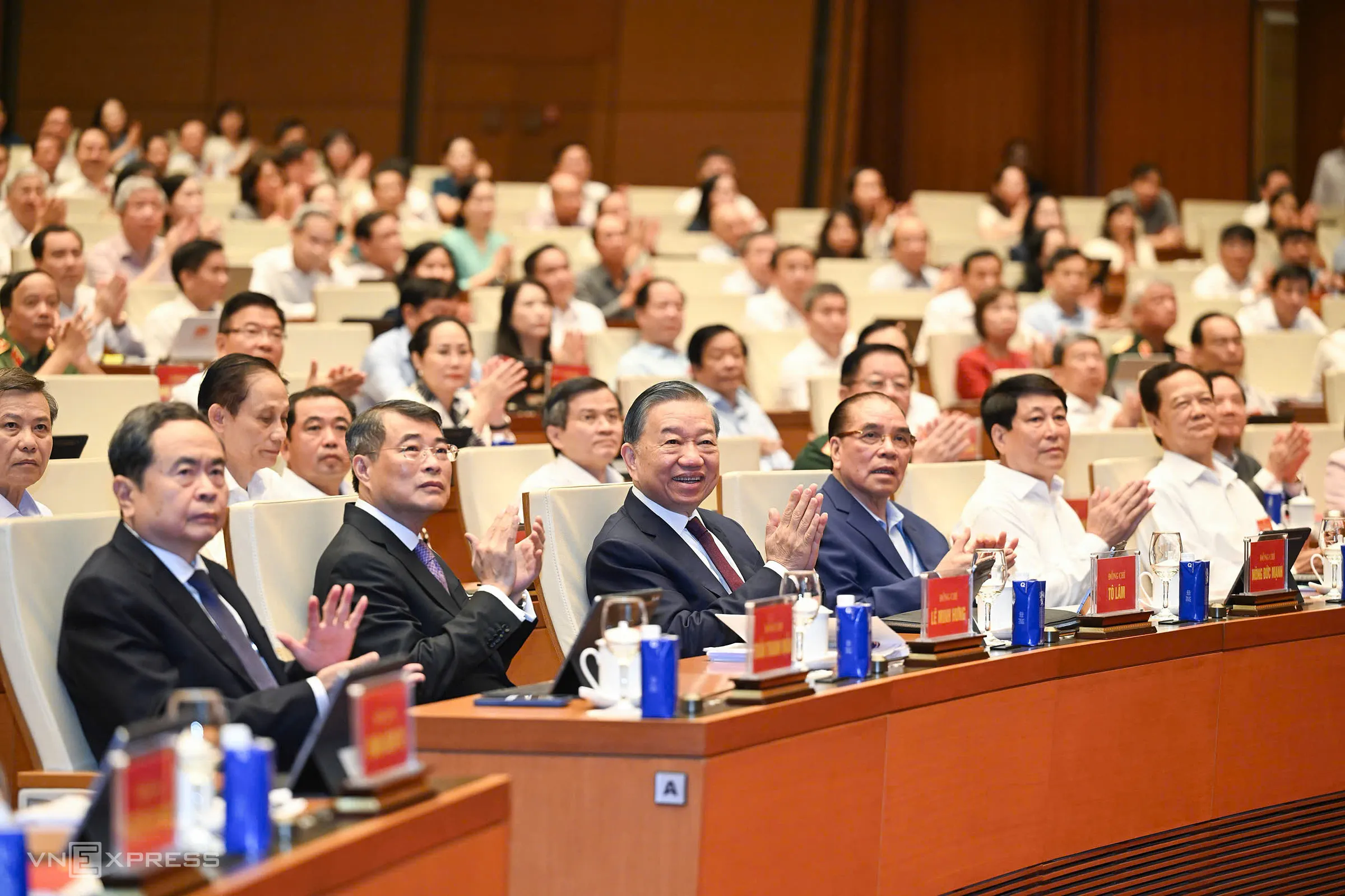 Tổng Bí thư, Chủ tịch nước Tô Lâm cùng lãnh đạo, nguyên lãnh đạo Đảng, Nhà nước dự hội nghị sáng 16/10.