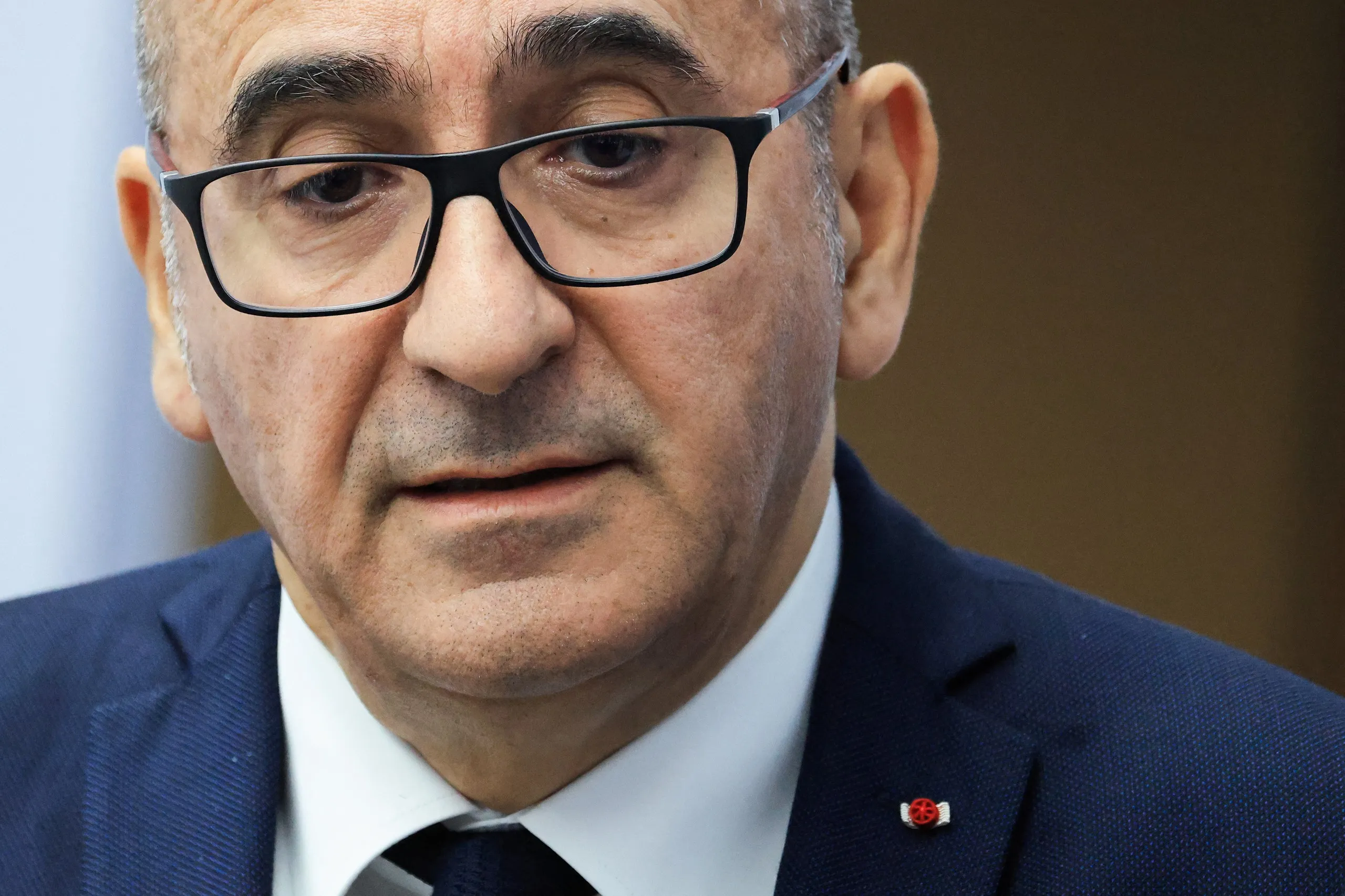 Bộ trưởng Nội vụ Pháp Laurent Nunez tham dự cuộc họp chính phủ về khủng hoảng do Tổng thống Macron chủ trì tại Điện Elysee ở Paris ngày 18-10 - Ảnh: AFP