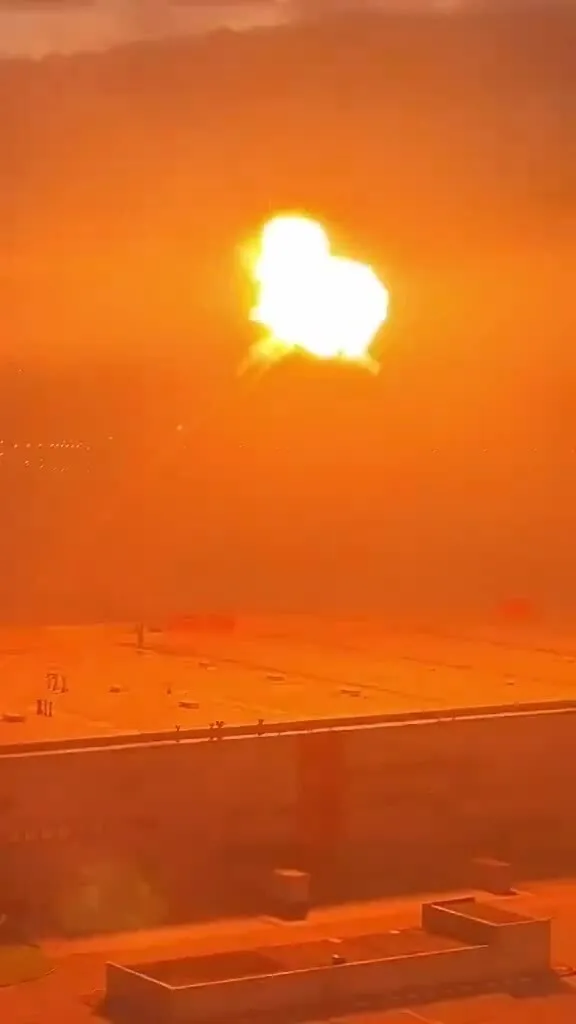 Tổ hợp Pantsir-S1 Nga hạ UAV Ukraine trên kho hàng tại St. Petersburg trong video công bố ngày 25/7.