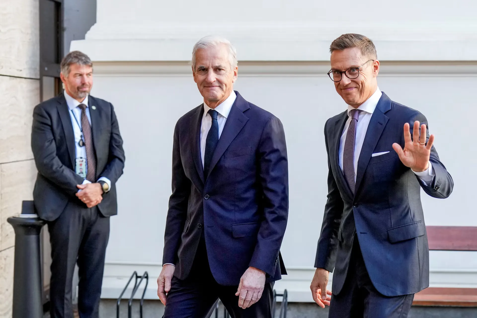 Tổng thống Phần Lan Alexander Stubb gặp Thủ tướng Na Uy Jonas Gahr Store tại Oslo, Na Uy ngày 20-10 - Ảnh: REUTERS