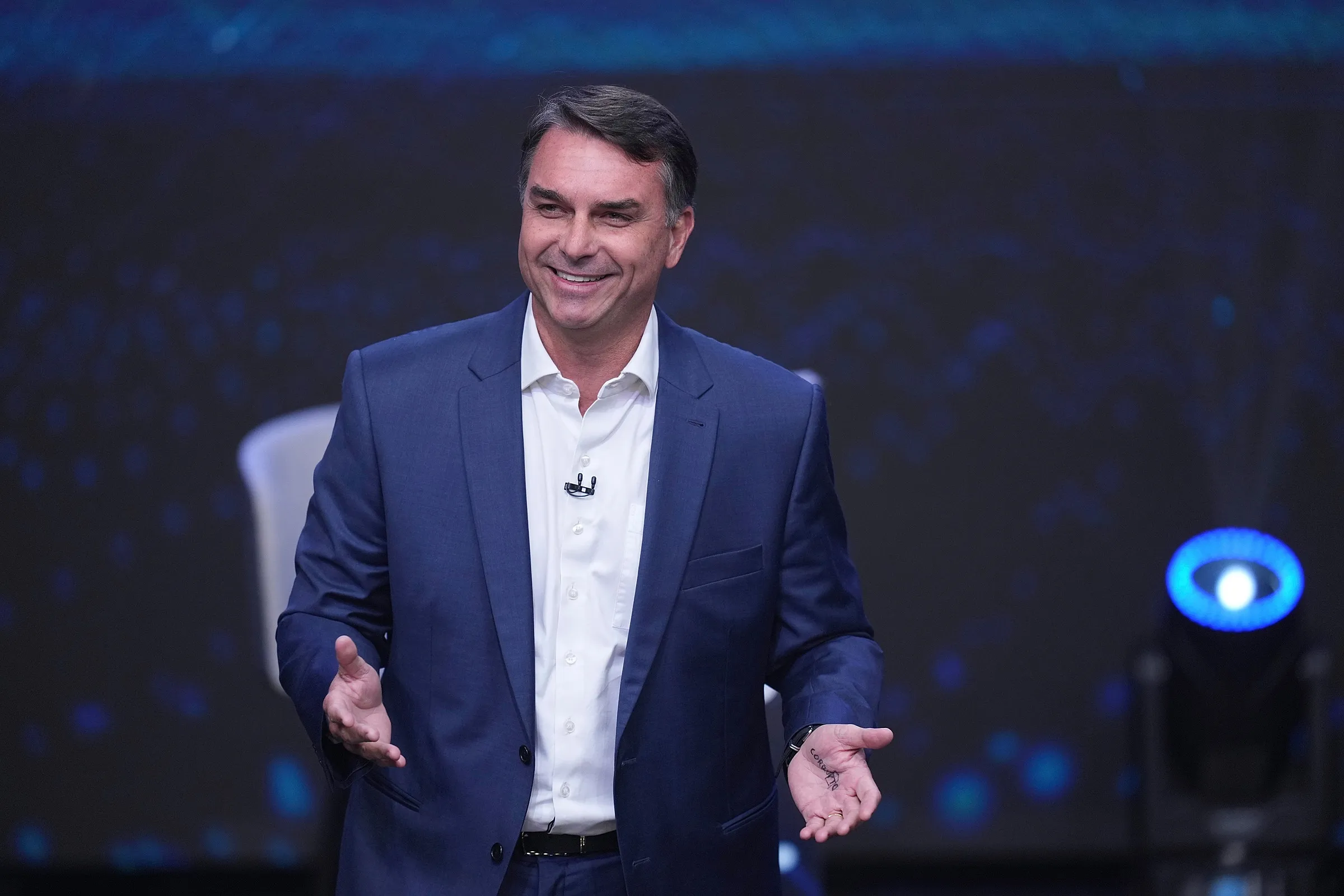 Ông Flavio Bolsonaro trong cuộc tranh luận trên truyền hình ở Sao Paulo, Brazil ngày 18/10.