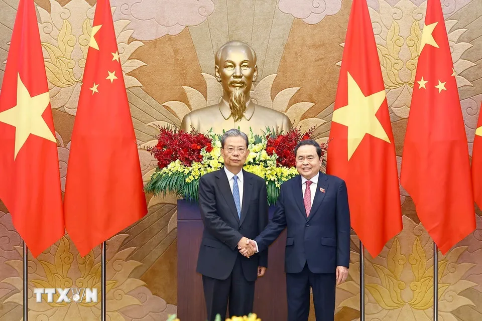 Chủ tịch Quốc hội Trần Thanh Mẫn đón Ủy viên trưởng Nhân đại toàn quốc Trung Quốc Triệu Lạc Tế vào ngày 31-8-2025, nhân dịp ông Triệu Lạc Tế thăm chính thức Việt Nam, đồng chủ trì Phiên họp lần thứ nhất Ủy ban hợp tác giữa Quốc hội Việt Nam và Nhân đại toàn quốc Trung Quốc - Ảnh: TTXVN