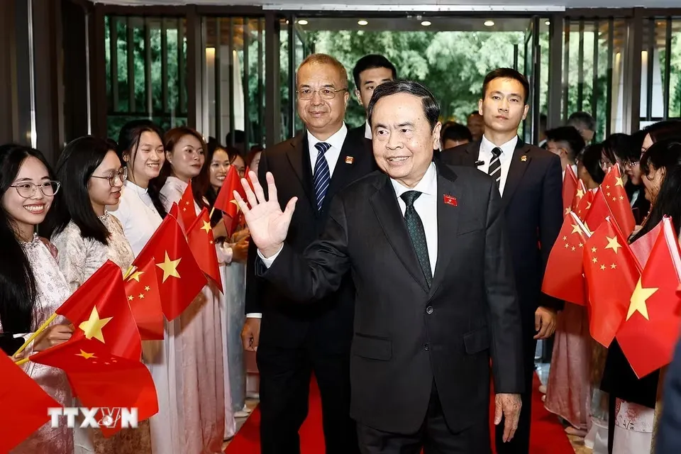 Cộng đồng người Việt ở tỉnh Thiểm Tây (Trung Quốc) chào đón Chủ tịch Quốc hội Trần Thanh Mẫn - Ảnh: TTXVN