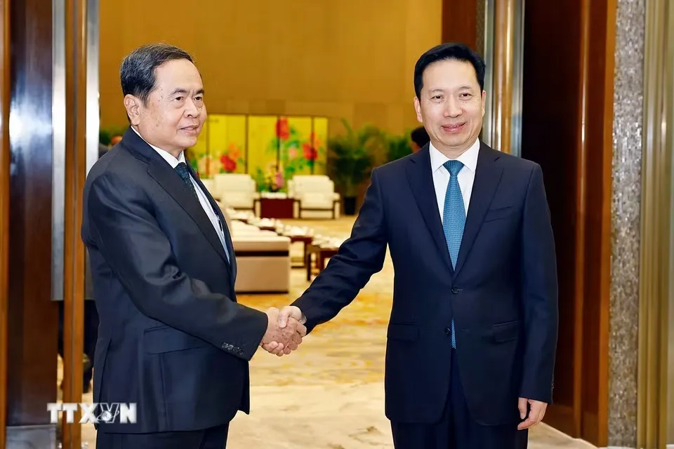 Chủ tịch Quốc hội Trần Thanh Mẫn gặp Bí thư Tỉnh ủy, Chủ nhiệm Nhân đại tỉnh Thiểm Tây Triệu Nhất Đức ngày 13-10 - Ảnh: TTXVN