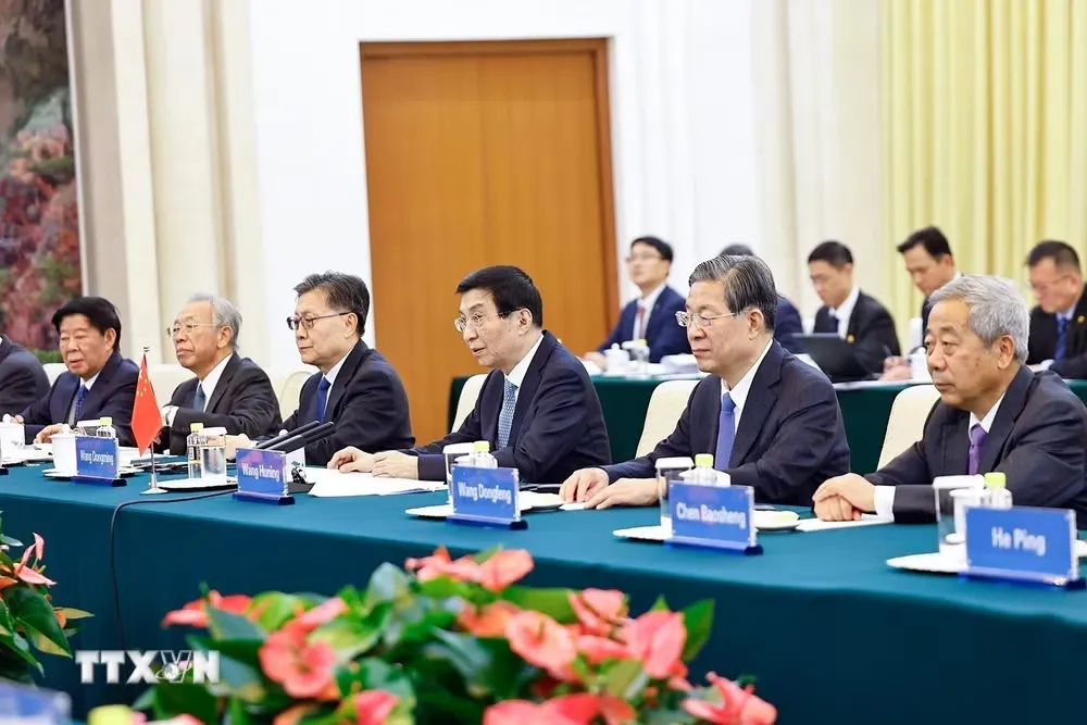 Chủ tịch Chính hiệp toàn quốc Trung Quốc Vương Hộ Ninh phát biểu tại cuộc hội kiến Chủ tịch Quốc hội Trần Thanh Mẫn - Ảnh: TTXVN