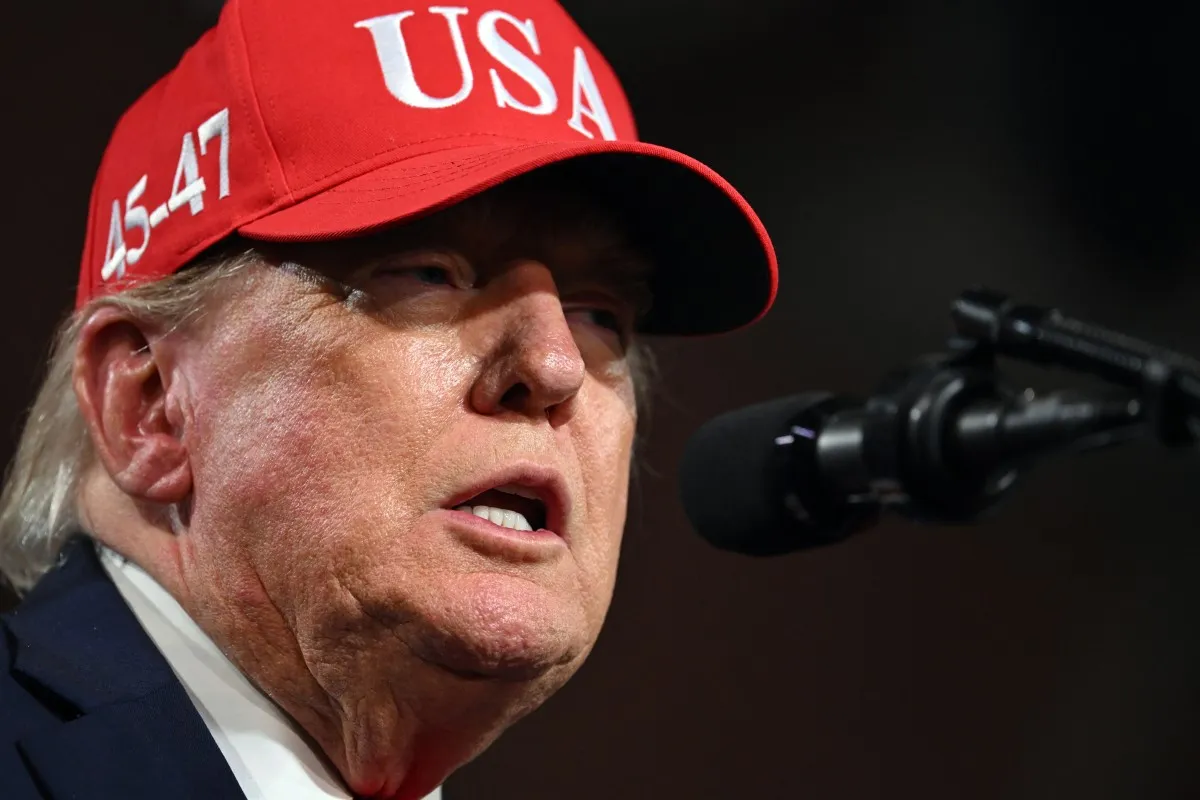 Tổng thống Mỹ Donald Trump phát biểu tại cuộc vận động ngay trước bầu cử giữa kỳ tại thành phố Kalispell, bang Montana, Mỹ ngày 14-10-2026 - Ảnh: AFP