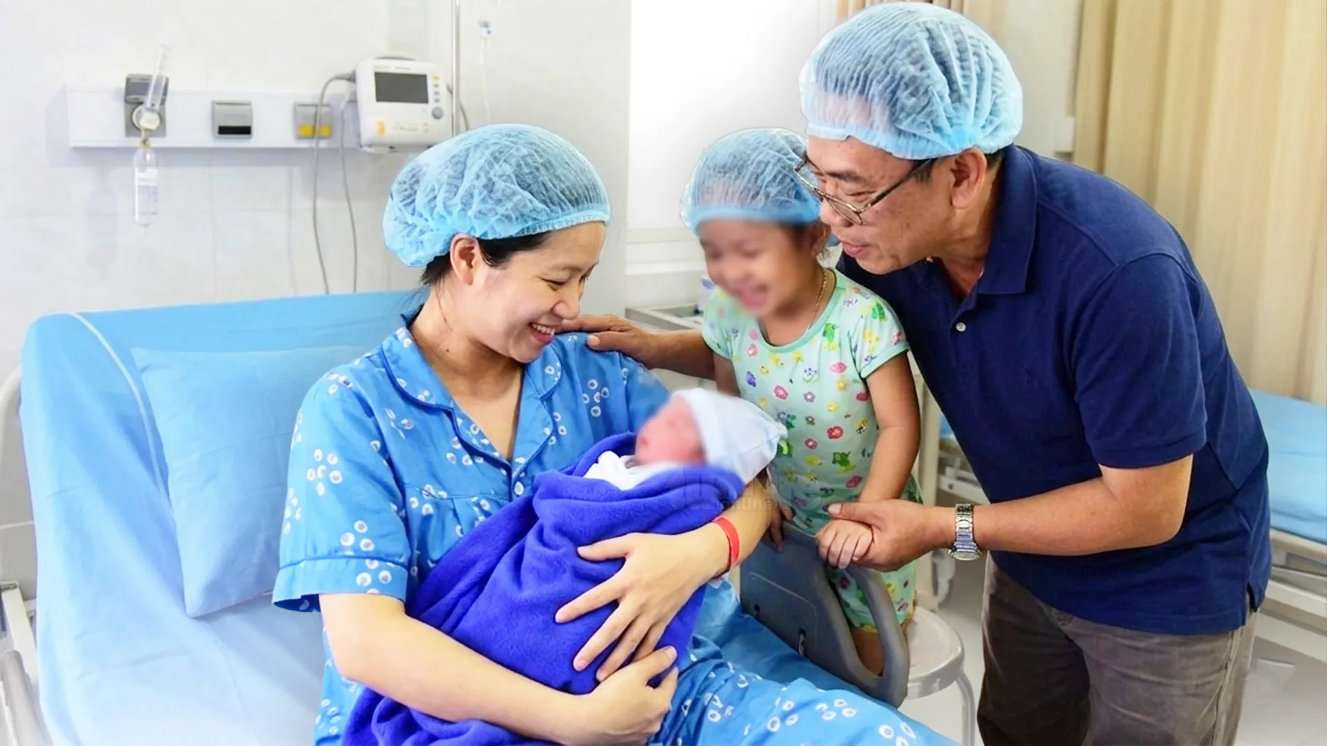 Sinh con là niềm hạnh phúc của gia đình - Ảnh minh họa: T.T.